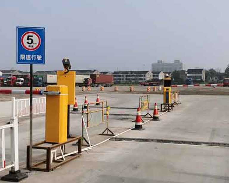 江蘇省蘇州市張家港金港鎮中港北路與長江（jiāng）中路交界處（chù）